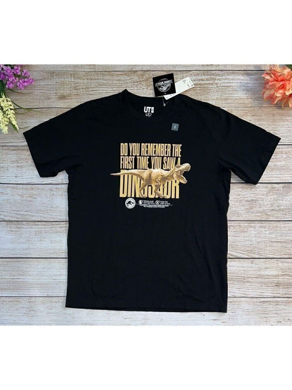 Universal Parks Jurassic World Tee Shirt (S)